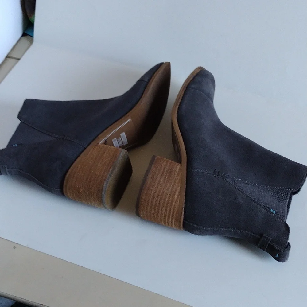 Toms Charcoal Suede Ankle Booties 8.5